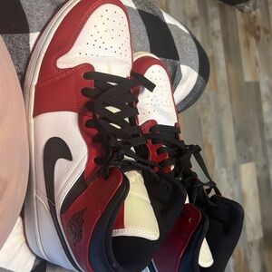 Nike Jordan 1 mid Chicago